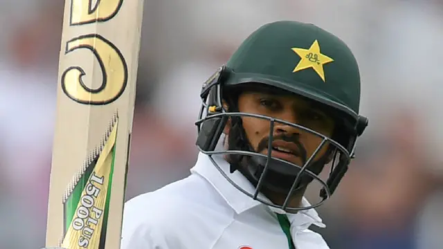 اظہر علی اس بار ایک بڑی اننگز کھیلنے میں کامیاب ہوئے اور اپنی سنچری سکور کی