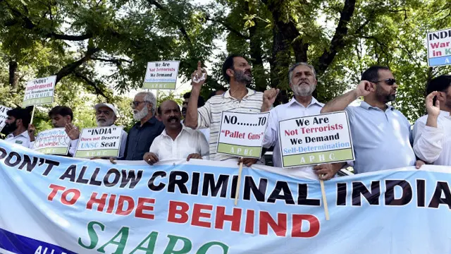 گزشتہ ماہ انڈین وزیر داخلہ راجناتھ سنگھ کی سارک اجلاس کے لیے اسلام آباد سے پہلے مظاہرے ہوئے تھے۔