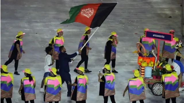 د برازیل ریو دې ژنیرو ۲۰۱۶ اولمپیک سیالیو د پیل مراسم په مارکانا لوبغالي کې پیل شول. په سیالیو کې به د ۲۰۶ هېوادونو او د کډوالو لوبغاړي په بېلابېلو سپورتي برخو کې سیالۍ کوي. 