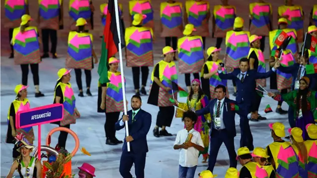 افغانستان له ۱۹۳۶ کال راهیسې دولس ځله د اولمپیک نړیوالو دوبنیو لوبو کې ګډون کړی، چې له هغې ډلې یې په ۲۰۰۸ او ۲۰۱۲ کلونو سیالیو څخه دوه د برونزو مډالونه ترلاسه کړي، خو تر دې دمه یې په ژمنیو اولمپیک لوبو کې ګډون نه دی کړی.