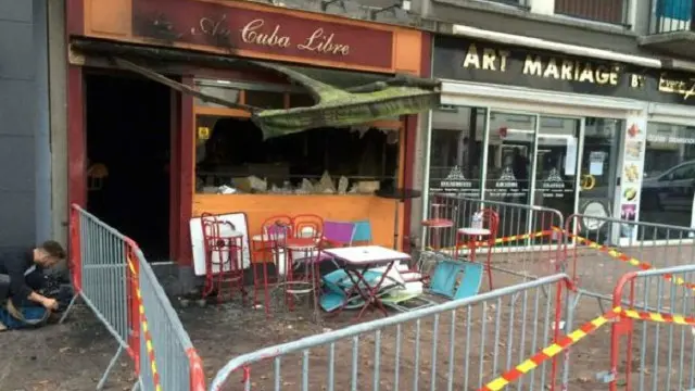 شبت النيران بسبب اللهب المتصاعد من شموع كعكة عيد ميلاد