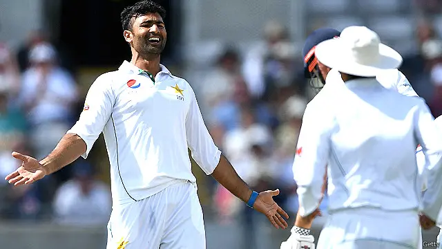 پاکستان کو انگلینڈ کی دوسری اننگز میں پہلی کامیابی سہیل خان نے دلائی