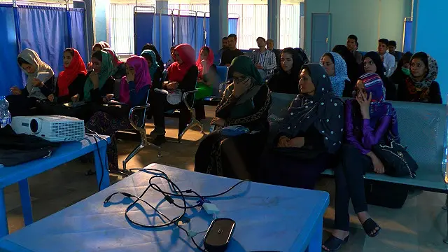 د جنسي اړیکو او د جوړې ترمنځ د یوبل پالل دومره خوندي رازونه دي چې د کورنۍ تر نژدې غړو نه شي رسېدای؛ ځکه نو که ډېر د خپل زړه خبرې یا له ځان سره ساتي او په یوه مرګونې بیه بربنډوي دغه حالت د ډېرو افغانانو پر ذهنونو لوړ فشارونه پرېښي.