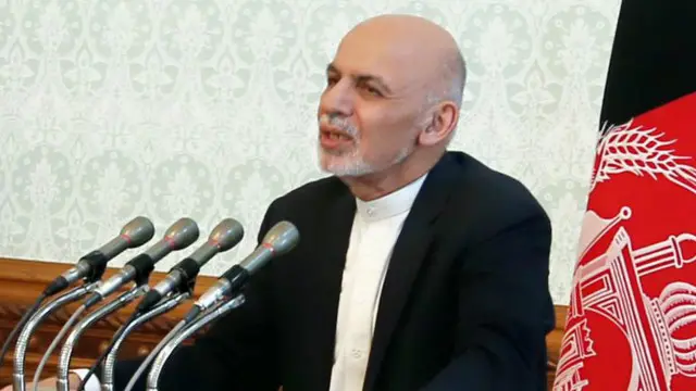 ښاغلي غني د هېواد ښاروالانو ته په وینا کې وویل، که ښاري خدمتونه وړاندې نه شي، خلک ولې مالیه ورکړي؟