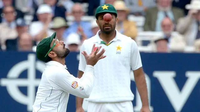 محمد حفیظ گذشتہ میچوں میں بھی کیچ ڈراپ کرنے پر تنقید کا سامنا کر چکے ہیں