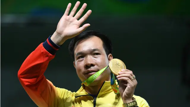 Ông Hoàng Xuân Vinh đạt huy chương vàng Olympic trong ngày đầu tiên tại Rio 2016