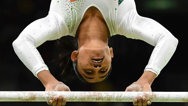 रियो ओलंपिक में प्रदर्शन करतीं दीपा कर्मकार