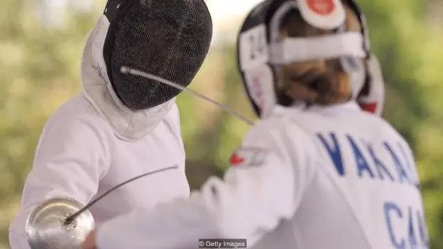 Vakalis (bên phải) giao đấu với Margaux Isaksen ở Pan American tại Mexico năm 2011 (Ảnh: Getty Images)