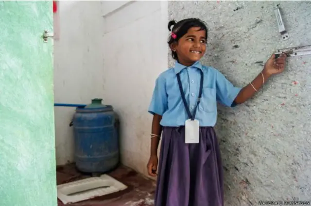 مناسب رفع حاجت کے انتظام کی بھی کمی ہے