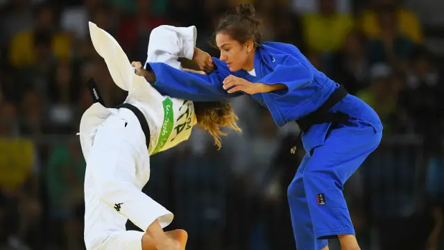 میجلنڈا کیلمنڈی نے کوسوو کے لیے پہلا طلا‏ئی تمغہ حاصل کیا ہے