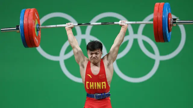 قنگکوان نے چین کے لیے ویٹ لفٹنگ میں طلائی تمغہ حاصل کیا