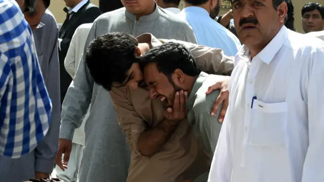 بلوچستان کے وزیرِ داخلہ سرفراز بگٹی نے سرکاری ٹی وی کو یہ بھی بتایا ہے کہ ابتدائی تحقیقات کے مطابق یہ خودکش دھماکہ تھا۔