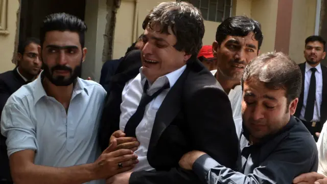 اپریل سنہ 2010 میں بھی کوئٹہ کے سول ہسپتال میں اسی مقام پر بھی بلوچستان شیعہ کانفرنس کے صدر کے صاحبزادے کی ٹارگٹ کلنگ کے بعد وہاں جمع ہونے والے افراد پر خودکش حملہ ہوا تھا۔