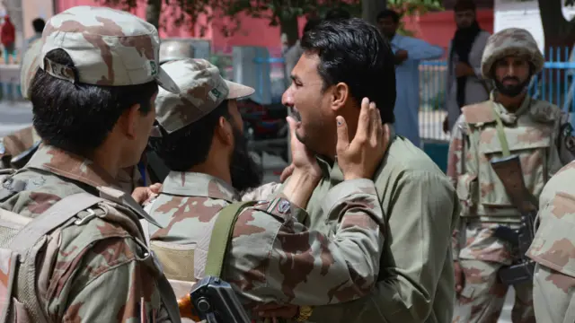 دھماکے کے بعد زخمیوں کو فوجی ہسپتال سی ایچ ایم میں بھی منتقل کیا گیا۔