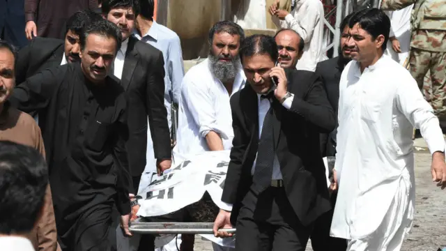 بلوچستان کی صوبائی حکومت اور سپریم کورٹ بار ایسوسی ایشن نے اس واقعے پر تین روزہ سوگ کا اعلان کیا ہے۔