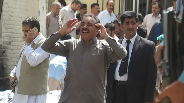 د کوټې په پېښه کې تر ۷۰ ډېر کسان ووژل شو او ۱۱۰ نور ټپیان دي. د پېښې ډېر قربانیان د کوټې مدافعې وکیلان وو.