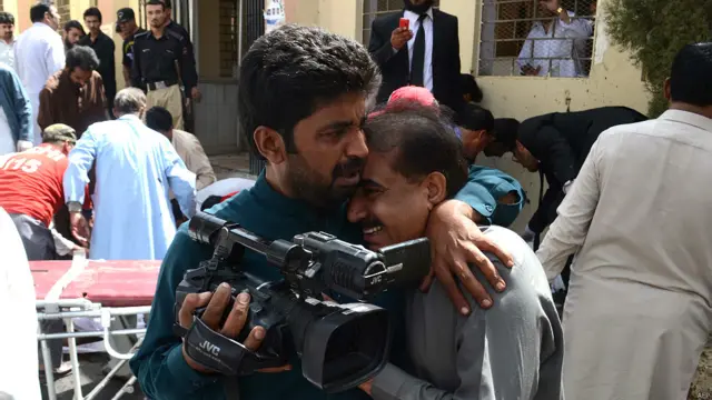 ہلاک ہونے والوں میں نجی ٹی وی چینل آج نیوز کے کیمرہ مین شہزاد یحییٰ بھی شامل ہیں۔