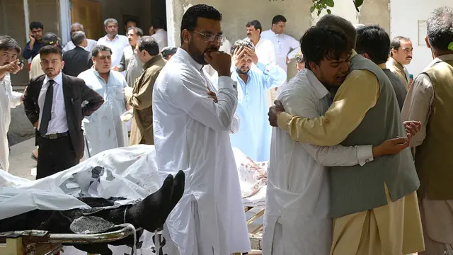 صوبائی حکومت کے ترجمان کے مطابق دھماکے میں ہلاک اور زخمی ہونے والوں میں وکلا اور میڈیا کے نمائندے بھی شامل ہیں۔