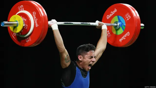 د ګواتيمالا ايډګر پينيډا زيټا د نارينه وو د ۵۳ کيلو ګرامه وزن پورته کولو سياليو پر مهال