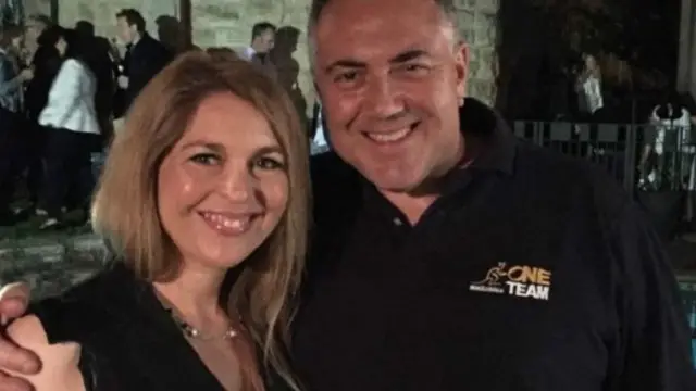 عملت مانسبيرغ في عام 2008 كمستشارة سياسية للسيد جو هوكي، وزير الصحة والعناية بالشيخوخة في حكومة الظل في بلادها في ذلك الوقت. 