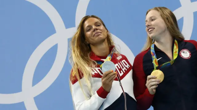 لیلی کنگ نے روسی تیراک کو شکست دے کر طلائی تمغہ حاصل کیا