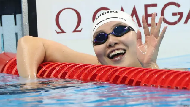 此前,在接受央视的采访中,她以一句“洪荒之力”和夸张的表情爆红网络。