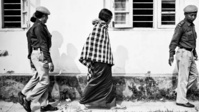 தற்கொலை செய்துகொள்ள முயற்சிப்பதாக அவர் மீது சுமத்தப்பட்ட குற்றச்சாட்டை நீதிமன்றம் நிராகரித்தது 