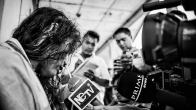 உள்ளூர் மற்றும் சர்வதேச ஊடகங்களின் கவனத்தை இந்த செயற்பாட்டாளர் ஈர்த்துள்ளார்