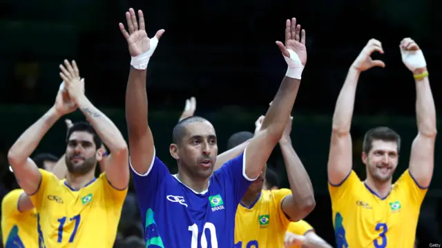 برازیل کی والی بال ٹیم نے ریو اولمپکس کے چوتھے دن والی بال کے کوالیفائنگ راؤنڈ میں کینیڈا کی ٹیم کو شکست دی۔