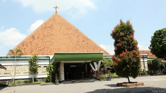 Peristiwa dugaan perusakan patung Yesus dan Bunda Maria terjadi di Gereja Santo Yusuf Pekerja, Jogonalan, Klaten, Jawa Tengah.
