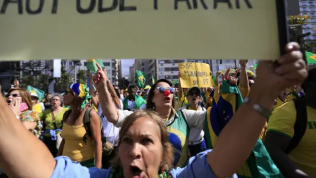 تظاهراتی با درخواست مبارزه جدی با فساد اداری برگزار شده است