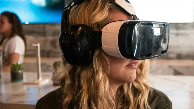 वर्चुअल रियलिटी