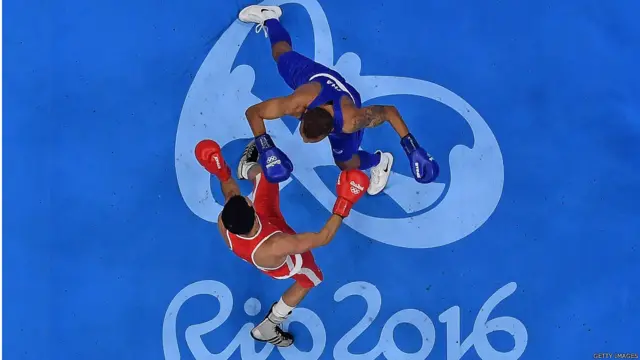 د مارېشس ماروین کليز(سرو جامو کې) د مصر د حسام حسين بکر عابدين سره د ۷۵ کيلو ګرام د منځنۍ کچې وزه سيالۍ کې