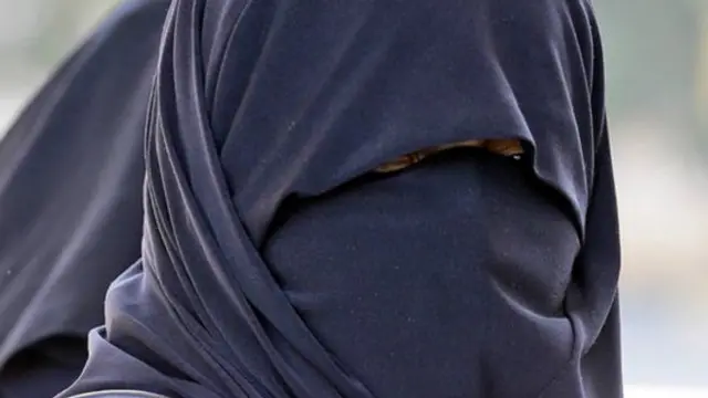 ’جو بھی حکومتی اداروں میں کام کرنا چاہتا ہے وہ برقعے میں کام نہیں کر سکتا‘