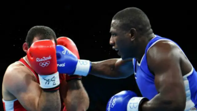 د ريو اولمپيک سياليو په درېيمه ورځ هم د غشي ويشتلو، باسکېټبال، سوک وهنې، کنو، غوټې وهلو او جمناسټيک په ګډون يو شمېر نورې لوبې هم وشوې.
امريکا د جدول په سر کې وه، ورپسې چين او اسټراليا په درېيم ځای وه.
