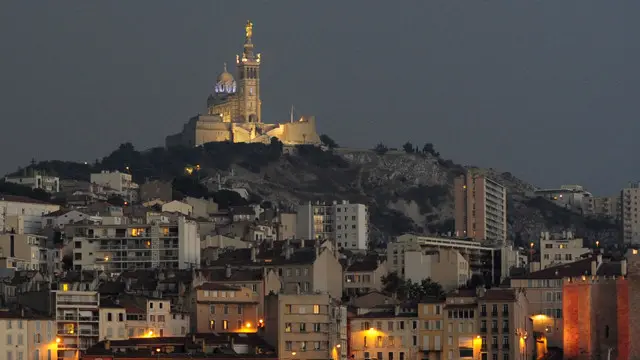 الدخان يملأ سماء مرسيليا