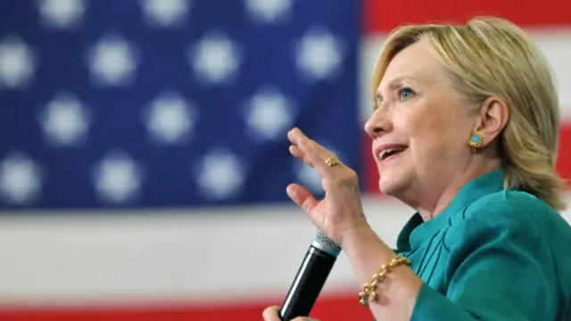 هیلري کلنټن ویلي، ښاغلی ټرمپ خپل ملاتړي تاوتریخوالي ته هڅولي دي، خو ټرمپ وايي له خبرو یې (ناسمه) ګټه اخیستل شوې ده.