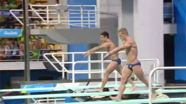 جیک لا اور کرس میئر نے سنکرونائیزڈ ڈائیونگ میں طلائی تمغہ جیتا