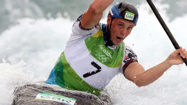 جو کلارک نے کائکنگ کے مقابلے میں سونے کا تمغہ جیتا