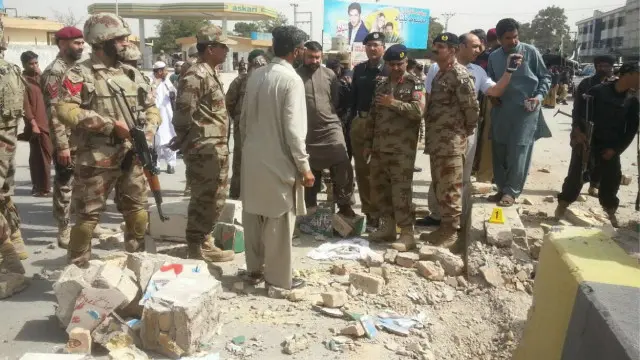  کوئٹہ میں ہونے والے حالیہ دھماکے میں درجنوں افراد کی ہلاکت کے بعد ملک میں دہشت گردوں کے خلاف جاری کارروائیوں پر ایک بار پھر سوال اٹھنے لگے ہیں