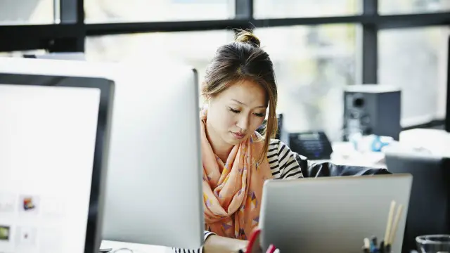 Jika Anda memikirkan untuk memulai usaha sampingan di luar pekerjaan kantoran, ada beberapa hal yang harus diperhatikan.