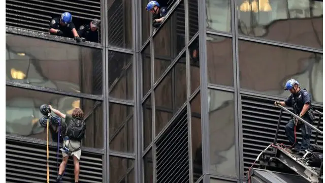 pemanjat trump tower