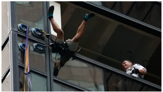 pemanjat trump tower