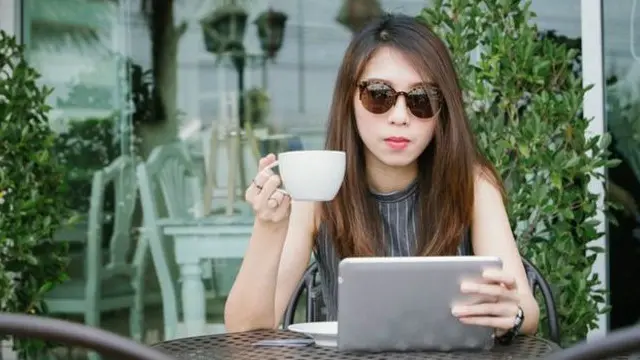 د نړۍ د بېلابېلو سیمو څخه ۵،۰۰۰ زده کوونکي "د خلکو آنلاین پوهنتون" د لوړو زده کړو کورسونو کې برخه اخلي