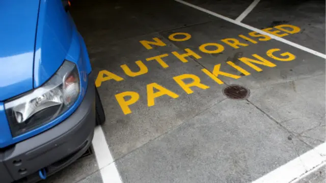 在车位稀缺的地方，就连户外空间的价格也极高。(图片来源：Getty Images)