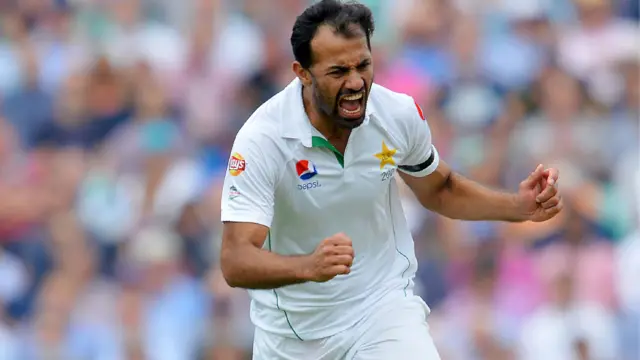 فاسٹ بولر وہاب ریاض نے اوول میچ کے پہلے سیشن میں انتہائی تیز رفتار بولنگ کا مظاہرہ کیا۔