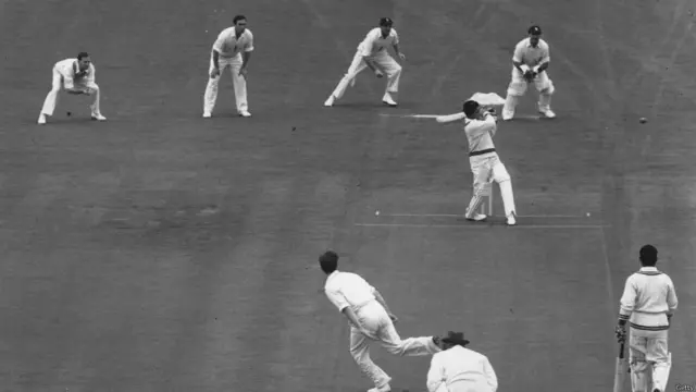 ان کی سب سے بڑی وجۂ شہرت ان کی وہ طولانی اننگز ہے جو انھوں نے انگلینڈ کے خلاف برج ٹاؤن میں 58-1957 کی سیریز میں کھیلی تھی۔ 990 منٹ پر محیط اس اننگز کا ریکارڈ آج بھی ٹیسٹ کرکٹ کی طویل ترین اننگز کے طور پر قائم ہے جس کے دوران انھوں نے 337 رنز بنائے تھے۔