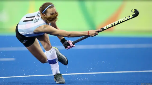 د ارجنټاين او بريتانيا تر منځ د ښځينه وو د هاکي سياليو پر مهال د ارجنټاين کرلا ربيچي