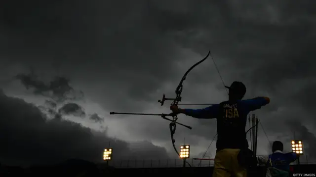 د امريکا متحده ايالتونو زک ګرېټ د نښې ويشتلو له سيالۍ وړاندې تمرين کوي