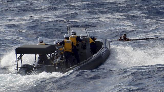 日本救援落海中國漁民